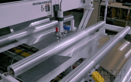 Lenticular_Sheet_Cutting.gif